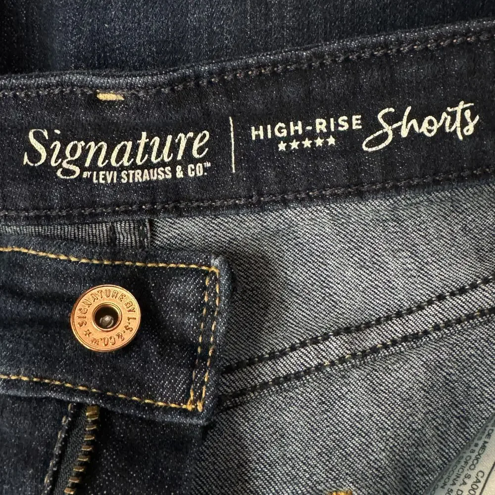 Levi’s Signature SZ 10 High-Rise Jean Shorts Distressed Frayed Cuffed Dark Wash - Picture 5 of 8